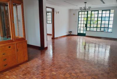 Serviced 3 Bed Apartment with En Suite in Kileleshwa