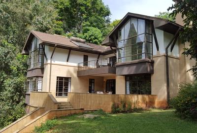4 Bed House with En Suite in Rosslyn
