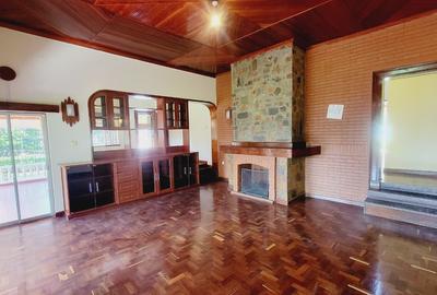 5 Bed House with En Suite in Rosslyn - 3