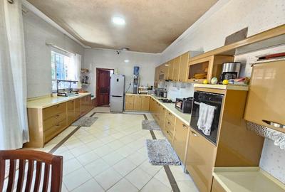 5 Bed House with En Suite in Kitisuru