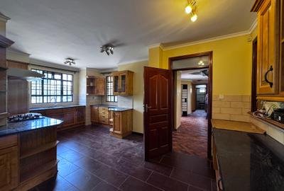 5 Bed Townhouse with En Suite in Runda - 3