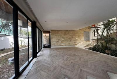 5 Bed Villa with En Suite at Grevilea Groove - 3