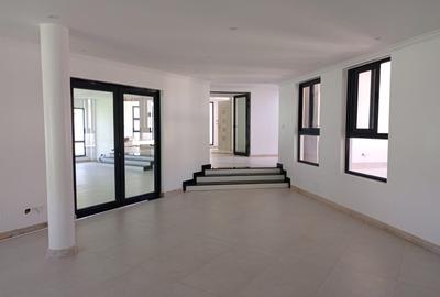 8 Bed House with En Suite at Runda