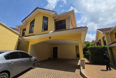 4 Bed House with En Suite in Lavington - 2