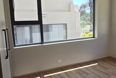 5 Bed Townhouse with En Suite at Lavington Road - 4