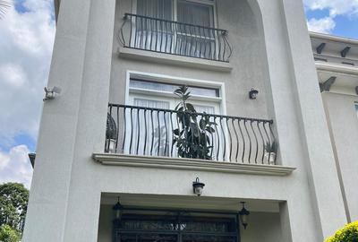 5 Bed Townhouse with En Suite at Lavington Green