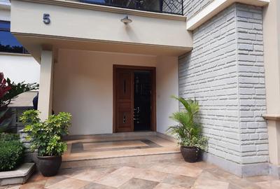 5 Bed Townhouse with En Suite in Lavington