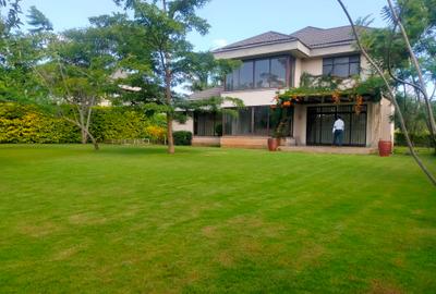 4 Bed Villa with En Suite in Ridgeways