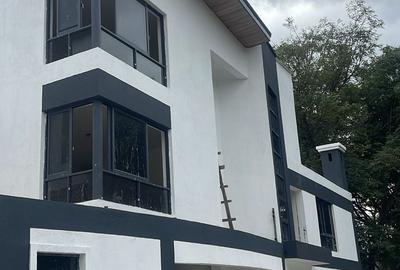 5 Bed House with En Suite at 00502 - 4