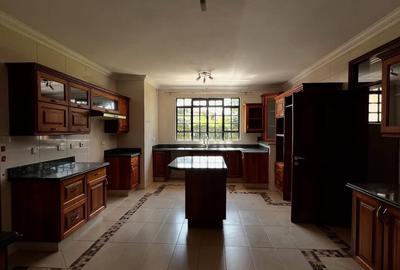 5 Bed Townhouse with En Suite in Karen