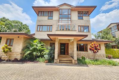 5 Bed House with En Suite in Lavington