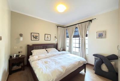 Serviced 2 Bed Apartment with En Suite in Brookside - 4