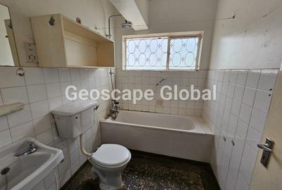 4 Bed House with En Suite in Rosslyn