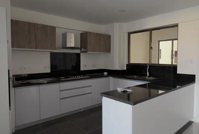 3 Bed Apartment with En Suite at Othaya Road