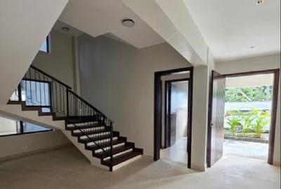 5 Bed Townhouse with En Suite in Lavington - 3
