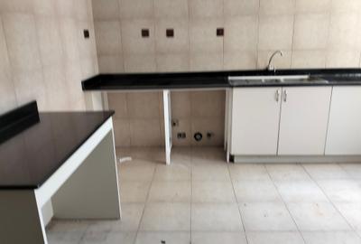 5 Bed Townhouse with En Suite in Lavington - 4