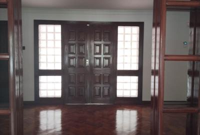 5 Bed Townhouse with En Suite in Lavington - 2