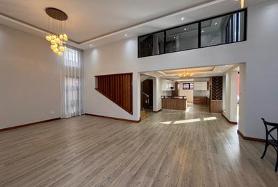 4 Bed Villa with En Suite in Membley - 2