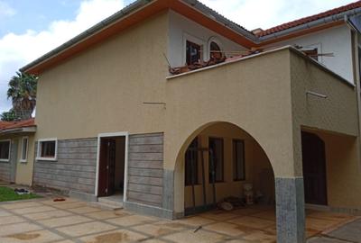 5 Bed Townhouse with En Suite in Kitisuru