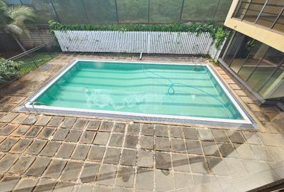 5 Bed House with En Suite in Runda