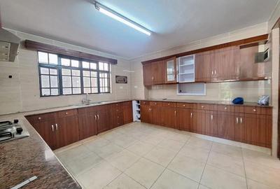 4 Bed Townhouse with En Suite at Lavington Green