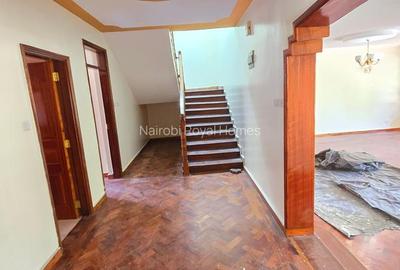 5 Bed Townhouse with En Suite in Lavington - 3
