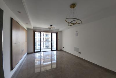 1 Bed Apartment with Swimming Pool in Riverside - 2