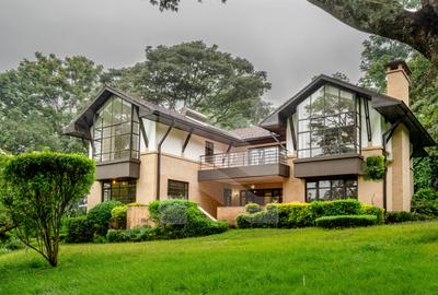 5 Bed Villa with En Suite in Rosslyn