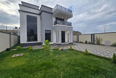 4 Bed House with En Suite at Thika Road - 4