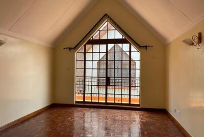 5 Bed Townhouse with En Suite at Lavington - 4