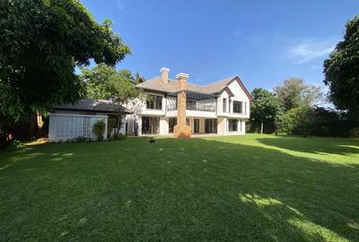 5 Bed House with En Suite in Runda