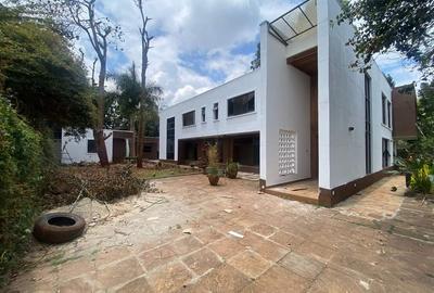 5 Bed House with En Suite in Runda