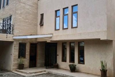 5 Bed Townhouse with En Suite at Lavington