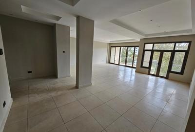 3 Bed Apartment with En Suite in Riverside - 4