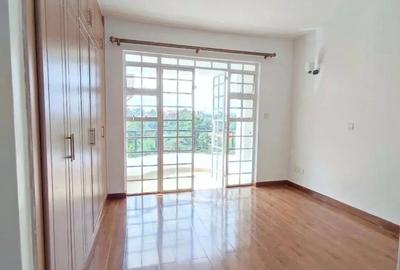 3 Bed Apartment with En Suite in Lavington