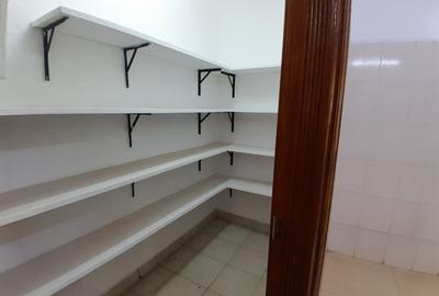 3 Bed Apartment with En Suite in Kilimani - 4