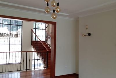 5 Bed Townhouse with En Suite in Westlands Area