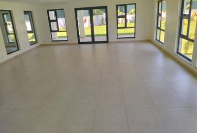 5 Bed House with En Suite in Runda - 2