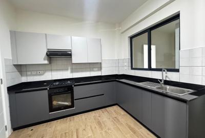 2 Bed Apartment with En Suite in Lavington