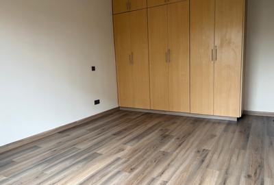 4 Bed Townhouse with En Suite in General Mathenge - 2