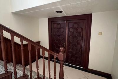 5 Bed Townhouse with En Suite in Westlands Area