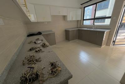 3 Bed Apartment with En Suite in Lavington - 4