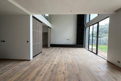 5 Bed Townhouse with En Suite in Runda - 3