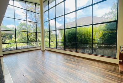 5 Bed Villa with En Suite in Spring Valley - 3