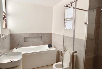 3 Bed Apartment with En Suite in Kileleshwa - 4