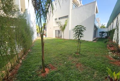 5 Bed Villa with En Suite in Lavington - 4