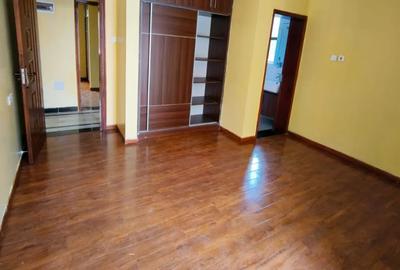 5 Bed Townhouse with En Suite in Lavington - 4