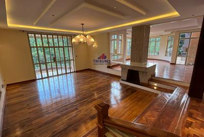 8 Bed House with En Suite in Nyari