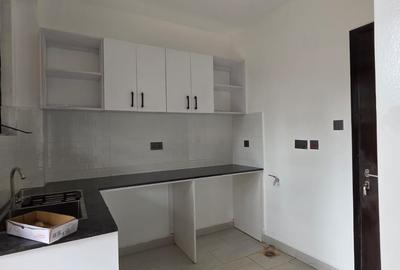 5 Bed House with En Suite at - 3