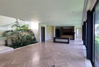 5 Bed Townhouse with En Suite in Brookside - 4